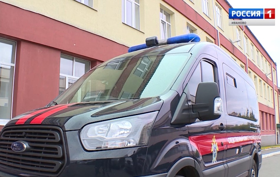 В Иванове завершено расследование уголовного дела против экс директор Доргорхоза Экс директор МКУ Дорожное городское хозяйство обвиняется в превышении должностных полномочий и мошенничестве совершенном в сговоре с представителем коммерческой организации Также обвинение в мошенничестве предъявлено местному жителю По версии следствия в 2023 году Доргорхоз заключил контракт на обустройство полигона ТБО в Залесье с коммерческой организацией Ее представитель вступив в сговор с директором МКУ предоставил ложные сведения об объемах выполненных работ и завысил их стоимость Директор зная о несоответствии выполненных работ смете подписал акты приемки на основании которых коммерческой организации были перечислены деньги Полигон ТБО не был благоустроен а бюджету Иванова причинен ущерб 5 7 млн рублей Кроме того бывший директор предоставлял технику МКУ предпринимателю без оформления документов и получал за это деньги которыми распоряжался по своему усмотрению