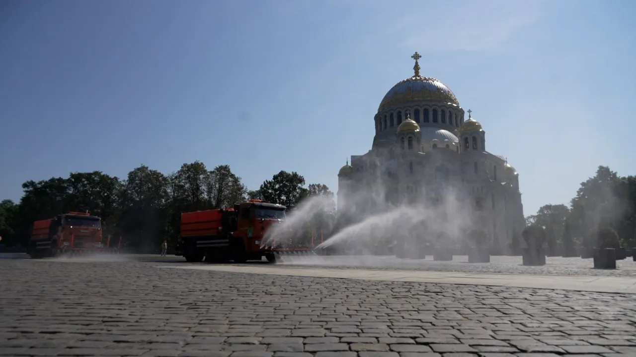 Памятник художнику Василию Верещагину установят в сквере у дома 3 по Макаровской улице в Кронштадте Он будет представлять собой бронзовый бюст высотой 1 3 метра Авторами проекта памятника стали скульптор Владимир Горевой и архитектор Олег Романов С инициативой об установке монумента выступила Мастерская имени Горевого Василий Верещагин был выпускником Академии художеств и Морского кадетского корпуса Художник участвовал в боевых действиях в Центральной Азии в 1868 году и Русско турецкой войне 1877 1878 годов Он погиб с вице адмиралом Степаном Макаровым на броненосце Петропавловск в 1904 году в период обороны Порт Артура Среди известных работ художника Апофеоз войны Двери Тимура Смертельно раненый Фото скриншот с видео Город Подпишись на Город Telegram MAКС ВК