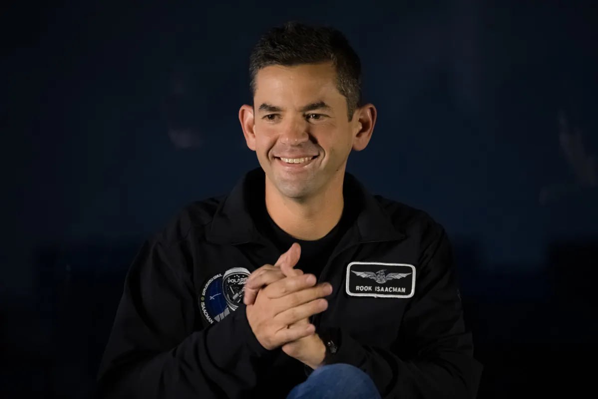 Трамп вернул на рассмотрение кандидатуру миллиардера Джареда Айзекмана в качестве главы космического агентства НАСА которую ранее снял из за разлада с Илоном Маском Я рад выдвинуть Джареда Айзекмана выдающегося бизнес лидера филантропа летчика и астронавта на должность администратора НАСА написал Трамп в соцсети Truth Social В июле Трамп объяснил отклонение кандидатуры Айзекмана тем что тот якобы является чистокровным демократом который никогда ранее не жертвовал средства его Республиканской партии