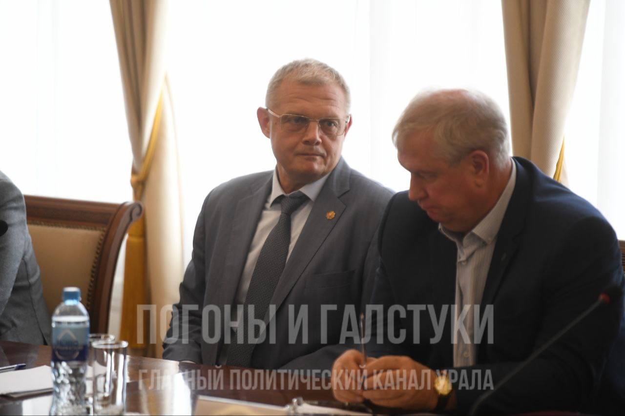 Мэр Екатеринбурга Орлов представил нового главу района. Верх-Исетский район после отставки Морозова возглавил экс-директор ГУ комбината «Новатор» Росрезерва по УрФО, бывший чиновник свердловского минЖКХ, учредитель ряда компаний Лобанов. Его мэр Орлов представил на коллегии днем 17 июля. Главный политический канал Урала