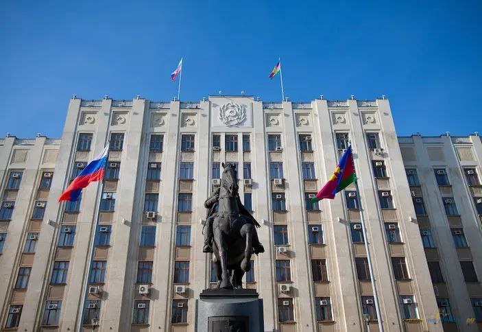 Прямо сейчас в администрации Краснодарского края проводят обыски Выемки идут в кабинете Александра Нестеренко, вице-губернатора края по строительству, которого вчера уволили. ИнформБюро-Юг