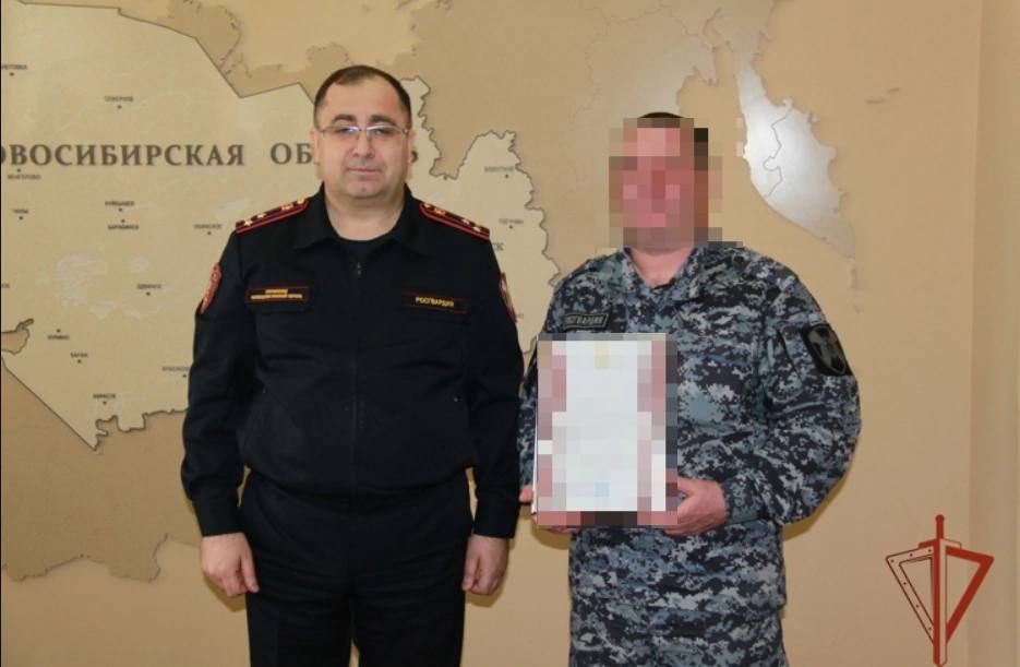 В Новосибирске задержали начальника вневедомственной охраны Росгвардии. Полковник полиции Ровшан Курбанов был задержан силовиками при получении взятки. Информацию подтвердили источники. Точная сумма не называется. Известно, что начальник занимает должность руководителя ведомства с августа 2017 года.