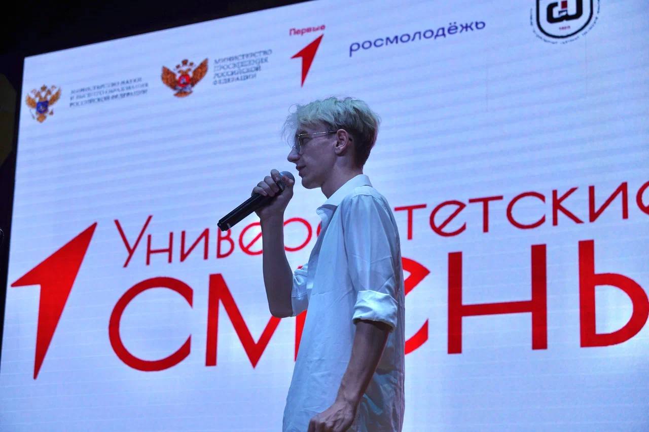Около 500 юных активистов "Движения Первых" из ДНР приняли участие в "Университетских сменах" Кроме того, летом образовательно-туристическая программа охватит еще 500 школьников, рассказали в пресс-службе регионального отделения движения. Ребята в возрасте от 14 до 17 лет посетили ведущие российские вузы в Ростове-на-Дону, Москве, Грозном, Армавире и Уфе. Там они приняли участие в профориентационных лекциях и мастер-классах. Кроме того, ребята посетили музеи и театры. Всего в этом году порядка 4 тысяч ребят из ДНР примут участие в туристическом проекте «Университетские смены». Фото: Движение Первых ДНР