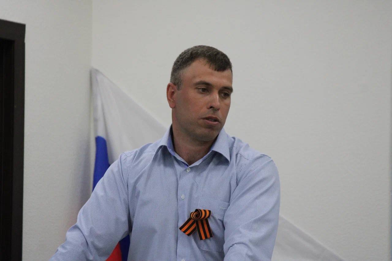 Провели встречу с депутатами фракции «Единая Россия» в Совете депутатов Черниговского муниципального округа Запорожской области. Председатель Совета Виталий Гавриленко рассказал об итогах работы за прошедшие годы. Обсудили партийные проекты, Народную программу ЕР, работу с жителями, проблемные моменты в районе и многое другое!