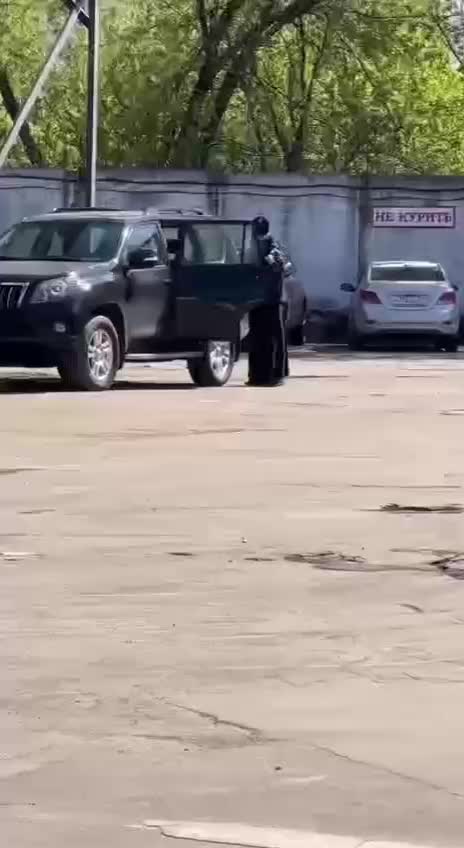Священник в Москве получил номер 666 на Land Cruiser