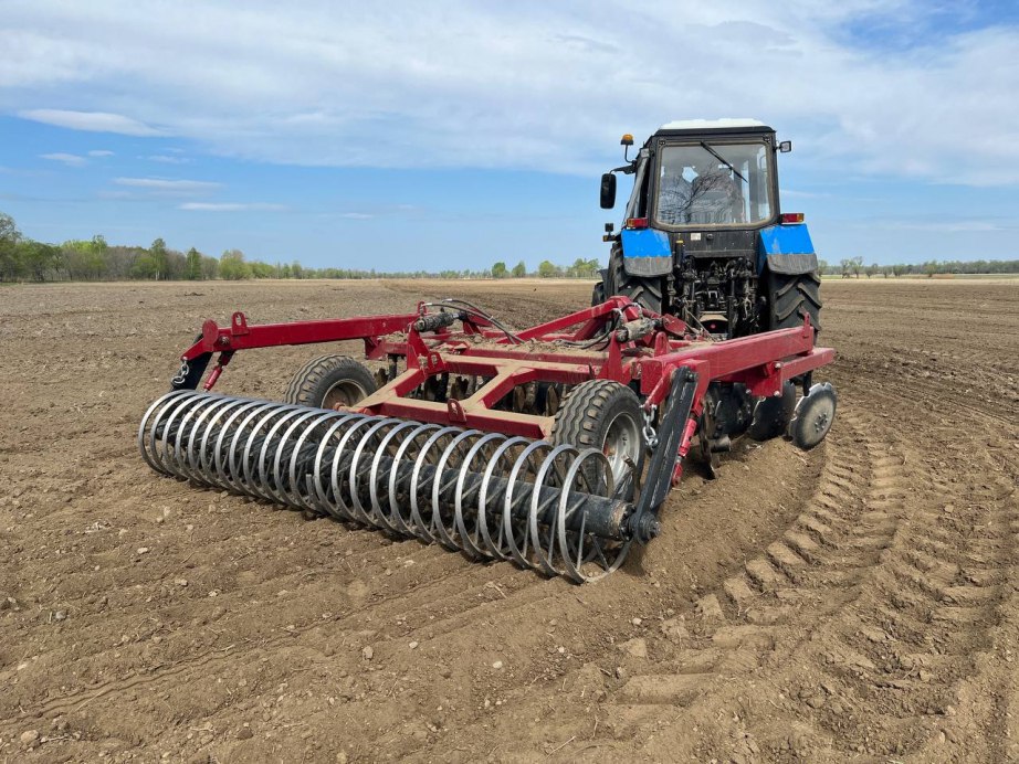 Фермерам края расскажут как эффективно вести хозяйство Жители Хабаровского края занятые в сельском хозяйстве или планирующие начать бизнес в этой сфере приглашаются на бесплатный двухдневный онлайн семинар Мероприятие посвящено методам эффективного ведения хозяйства Оно состоится 19 и 20 ноября 2025 года Подать заявку можно до 14 ноября по телефону 4212 94 20 10 или на почту o i koshel ksf27 ru Все участники получат сертификаты дающие дополнительные баллы при конкурсном отборе на получение гранта   Напомним что на базе Краевого сельскохозяйственного фонда работает Центр компетенций который консультирует по вопросам господдержки ХАБАРОВСКИЙ КРАЙ в МАХ