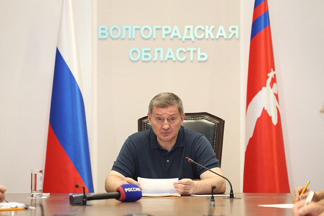 Губернатор Волгоградской области Андрей Бочаров продолжает укреплять позиции в Национальном рейтинге губернаторов формируемом Центром информационных коммуникаций ЦИК Рейтинг По итогам июля августа 2025 года Андрей Бочаров занимает 40 е место данного рейтинга Напомним по итогам марта апреля 2025 года он был на 44 м месте neshukar Источник фото Volgograd ru