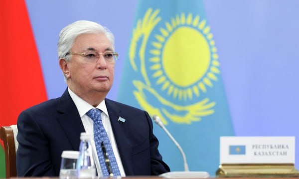 Президент Казахстана подтвердил участие в праздничных мероприятиях в Москве 9 мая Эта тема обсуждалась в ходе телефонного разговора Владимира Путина и Касым-Жомарта Токаева, сообщает пресс-служба Кремля. «Главы государств подчеркнули важность предстоящего 80-летнего юбилея победы в Великой Отечественной войне. В торжественных мероприятиях в Москве по этому поводу, естественно, примет участие Касым-Жомарт Токаев», — говорится в сообщении. Кроме того, во время переговоров стороны коснулись темы сотрудничества России и Казахстана в сфере энергетики.