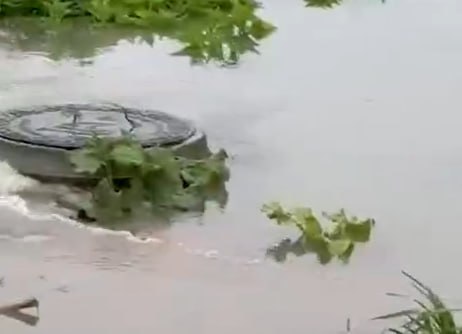 Прокуратура выяснит детали затопления Шершнёвского водохранилища прорвавшимися фекалиями Прокуратура Челябинской области проверит факт затопления Шершнёвского водохранилища канализационными стоками. известно, что затопление произошло из-за прорыва коллектора в посёлке Западном. Как сообщает сегодня, 13 мая, пресс-служба областной прокуратуры, будет организована проверка исполнения законодательства в сфере ЖКХ и охраны природы. Кроме того, сотрудники ведомства оценят действие бездействие лиц, ответственных за организацию надлежащей работы системы водоотведения и содержание объектов инженерно-технической инфраструктуры. В случае обнаружения нарушений законодательства будут применены все возможные меры прокурорского воздействия. URALPRESS.RU