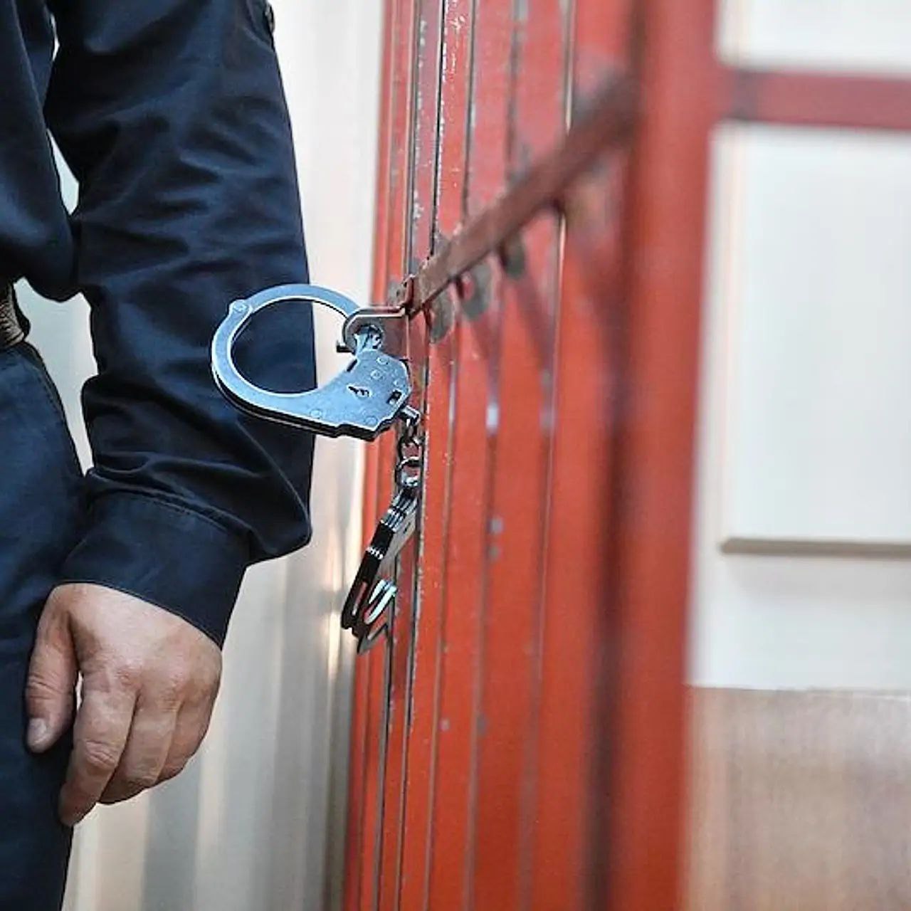 В Дагестане подростка арестовали по делу о подготовке теракта По версии следствия, в марте 2025 года несовершеннолетний житель республики планировал совершить теракт в Буйнакске. Он успел забрать самодельное взрывное устройство из тайника, однако, был задержан сотрудниками полиции. Подозреваемого заключили под стражу, возбуждено уголовное дело о покушение на совершение теракта. Царьград.ТВ — Не боимся говорить правду Подпишись