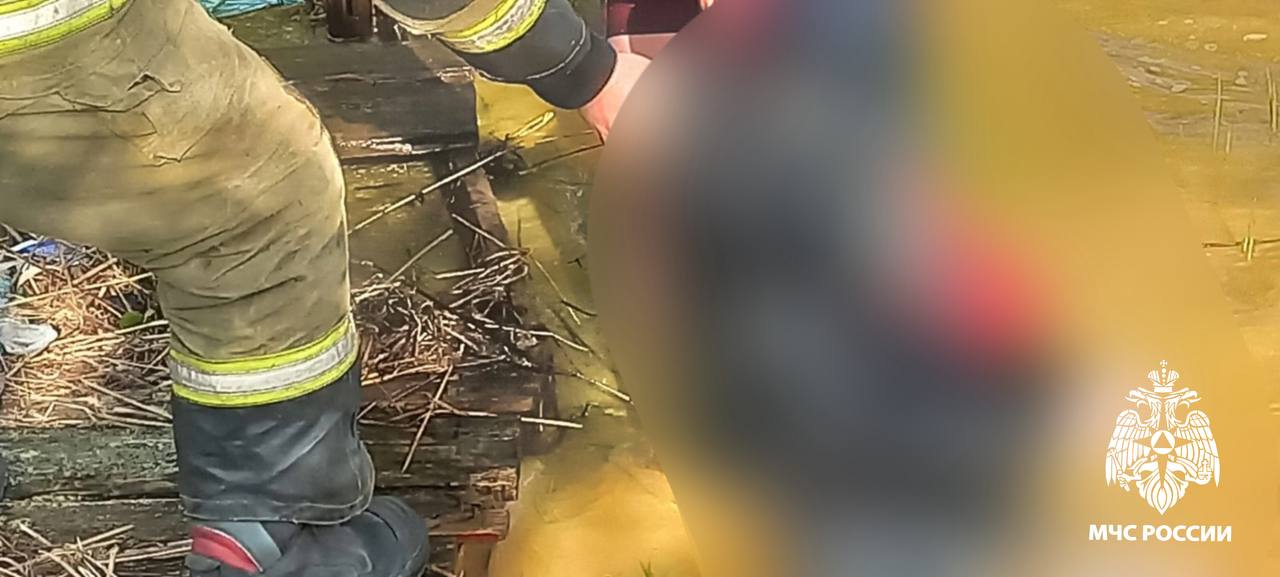 Гибель на воде Сегодня сотрудники ПСЧ-61 и ГИМС в акватории Вышневолоцкого водохранилища вблизи населенного пункта Красномайский извлекли из воды тело погибшего и передали сотрудникам полиции. Все обстоятельства произошедшего устанавливает СУ СК РФ по Тверской области. МЧС Тверской области напоминает: не находись вблизи водоемов в нетрезвом состоянии и в темное время суток; если используешь любые плав средства - приобрети спасательный жилет.