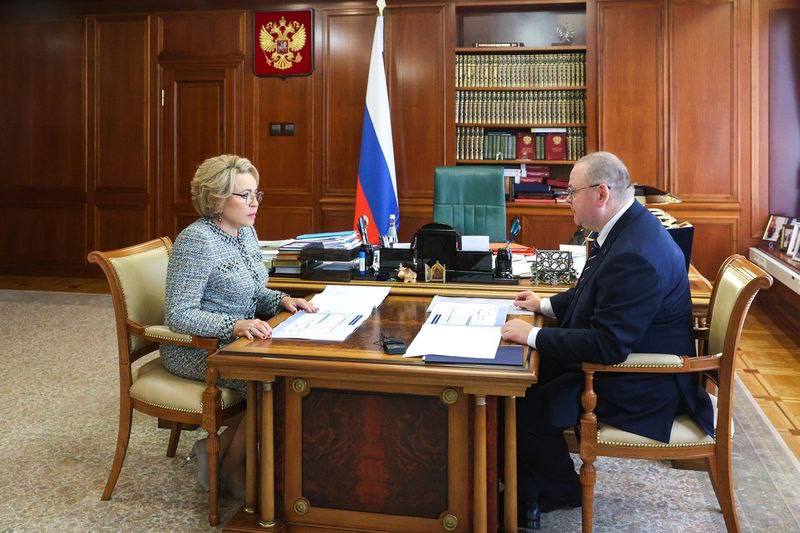 Пензенский губернатор благодарен спикеру Совфеда за внимание к Пензенской области и содействие в решении вопросов Губернатор Олег Мельниченко 9 сентября встретился с Председателем Совета Федерации Валентиной Ивановной Матвиенко чтобы обсудить вопросы развития Пензенской области Общество