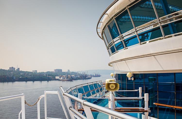 Море снова в расписании АО Русская круизная компания получило статус резидента Курильских островов Компания готовит первую после ковида тихоокеанскую круизную линию России запуск в 2026 году Для дальневосточных маршрутов компания получит лайнер Астория Нова дизель электроход длиной больше 200 метров под российским флагом Это систершип лайнера который работает на круизах в Черном море такого же высокого класса и такой же комфортности  Основной маршрут рассчитан на 10 дней Владивосток Сахалин Курилы Камчатка обратно через Командорские острова  С 2027 года планируют добавить Магадан Николаевск на Амуре и Шантарские острова  Линия даст Владивостоку до 40 тысяч пассажиров в год Камчатке до 20 тысяч Дальневосточный Тихий океан снова ждёт пассажиров   Мы в МАХ