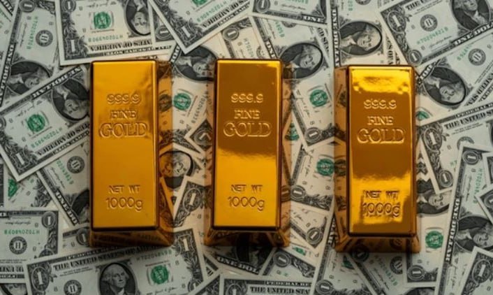 Международные резервы России за неделю снизились на 5 млрд долларов На 21 ноября они составили 729 1 млрд долларов сообщил ЦБ По состоянию на 14 ноября международные резервы равнялись 734 1 млрд долларов Снижение произошло в основном из за отрицательной переоценки Около половины российских резервов сейчас заморожено в связи с санкциями порядка 300 млрд долларов по оценке ЦБ Резервы состоят из монетарного золота специальных прав заимствования СДР резервной позиции в МВФ и средств в иностранной валюте прочие резервные активы fatcat18