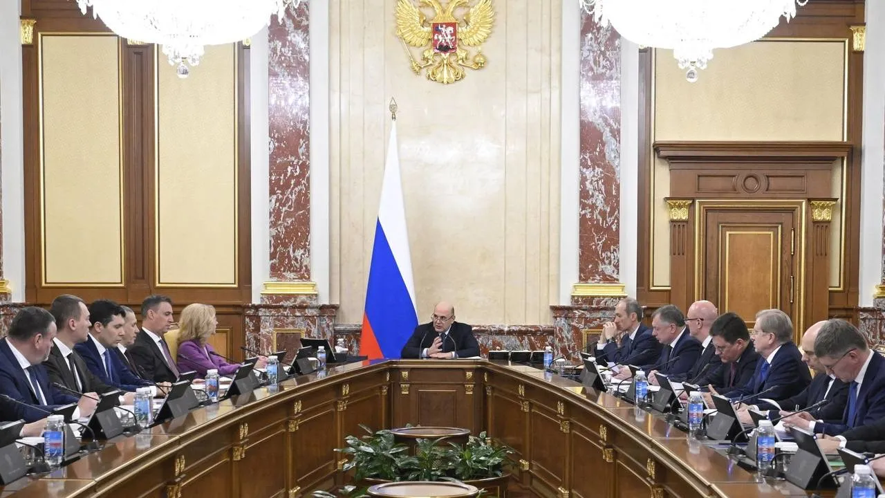 С превышением можно Правительство в развитие поручения Президента приняло постановление по которому многодетные семьи продолжат получать ежемесячное пособие на детей при незначительном превышении критериев по уровню дохода Речь о случаях когда доход превысил региональный прожиточный минимум в пределах 10 Такие семьи будут получать пособие в размере 50 детского прожиточного минимума установленного в регионе Новый порядок действует для всех случаев с 1 января 2026 года Если многодетные семьи в 2026 м уже получили отказ эти решения будут пересмотрены автоматически http government ru news 58537 Сайт VK OK TG MAX ЕР70