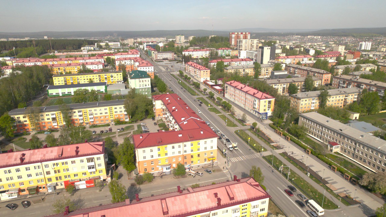 Первоуральск – в числе лидеров по повышению доходного потенциала Рейтинг составлен для мобилизации доходов на Среднем Урале и повышения качества жизни в территориях. – Рост доходов каждого муниципалитета это, в первую очередь, повышение качества жизни и финансовая стабильность наших жителей. Впереди – подготовка бюджета области на 2026 год и плановый период 2027-2028 годов. И, конечно, работа наших территорий по повышению собственного доходного потенциала будет учитываться при формировании казны региона, – сказал врио губернатора Свердловской области Денис Паслер. В десятке лидеров по итогам полугодия: Верхотурье, Кушва, Полевской, Североуральск, ЗАТО Уральский, Нижний Тагил, Среднеуральск, Первоуральск, Верхняя Тура, Староуткинск.
