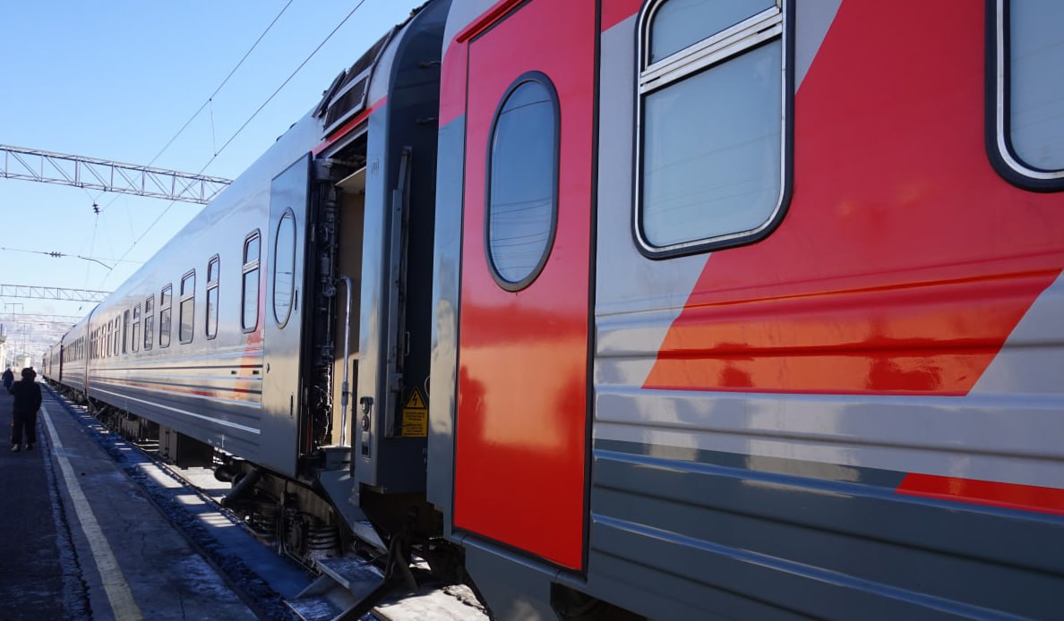 Через Воронеж в мае запустят поезд к Чёрному морю Состав будет курсировать под номером 463 464 Первый рейс из Москвы запланирован на 22 мая из Феодосии на 24 мая Билеты уже поступили в продажу Пассажирам доступны плацкартные и купейные вагоны   vrn aif ru society transport cherez voronezh v mae zapustyat poezd v feodosiyu aifvrn