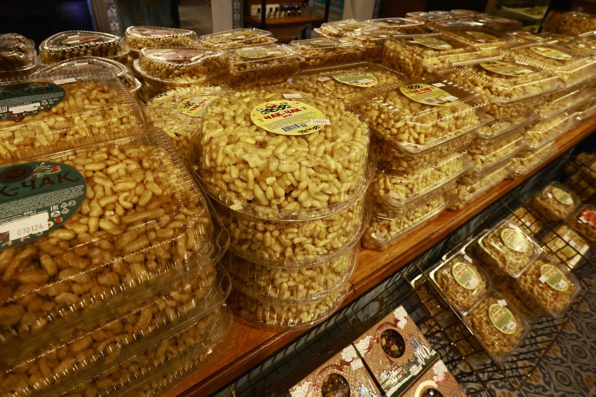 В России начали готовить чак чак по ГОСТу Теперь в национальном стандарте есть четкое определение десерта и детальное описание этапов его изготовления Кроме того в документе прописаны допустимые ингредиенты аромат вкус и консистенция чак чака   Подписаться в MAX на случай блокировки Telegram