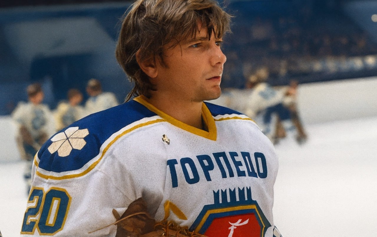 Ушел из жизни один из самых выдающихся вратарей в истории нижегородского Торпедо Владимир Воробьёв Ему было 65 лет Воробьев родился в Горьком Он был учеником Виктора Коноваленко и выступал за Торпедо в течение 10 лет с 1979 го До прихода в горьковский клуб в 1976 году Воробьёв стал чемпионом СССР среди юношей а через год бронзовым призером чемпионата Европы среди юниоров Завершил карьеру из за травмы В 1999 2009 годах тренировал вратарей основной и молодежной команд Торпедо а также работал с юношами из СДЮШОР Владимир Николаевич вдохновлял подопечных не только тренировочной работой но и своим уникальным подходом человеческим отношением и невероятным сочетанием доброты профессионализма и мастерства Память о Владимире Воробьёве навсегда останется в сердцах каждого кто хотя бы раз встречался с ним на жизненном пути В прошлом году прославленному торпедовцу исполнилось 65 лет говорится в некрологе Торпедо Церемония прощания пройдет во Дворце спорта имени Коноваленко 29 октября Выражаем соболезнования родным и близким Владимира Воробьёва Сергей Аристов mynnovgorod