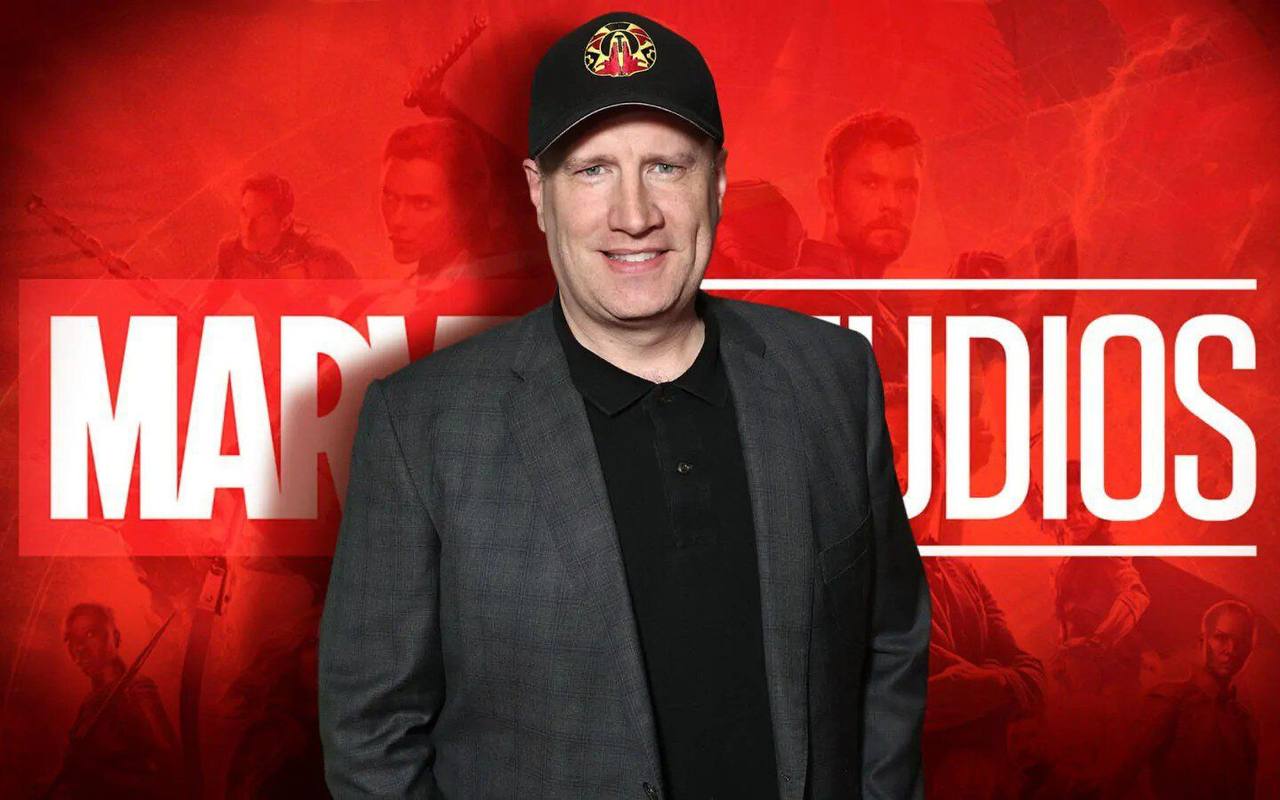 Президент Marvel Studios Кевин Файги дал огромное интервью по своим проектам! • «Человек-Паук 4» – фильм уличного уровня, в котором одинокий Паук борется с преступниками Нью-Йорка. Авторы оживят 8-9 обложек из комиксов; • «Мстители: Судный день» сняты наполовину. Каждый день на съёмках происходит что-то новое; • «Фантастическая Четверка» – фильм, который может посмотреть любой новичок, без необходимости знать прошлые проекты студии; • В будущем стоит ожидать новых исполнителей ролей Тони Старка и Стива Роджерса; • Джейк Шрейер официально стал режиссёром «Людей Икс». Сам фильм будет нацелен на молодежную аудиторию; • Marvel Studios запрещено использовать Майлза Моралеса в ближайших проектах; • Идею сделать Дума главным злодеем «Мстителей 5-6» обсуждали ещё до премьеры «Квантомании»; • Файги обсуждал с Райаном Рейнольдсом будущее Дэдпула в MCU; • После «Секретных войн» франшизу ждёт сброс и новая история; • Сценарий «Блэйда» до сих пор пишется. События развернутся в наши дни. «Фантастическая четверка» выйдет уже через 4 дня! CherevatBlog — Подписаться