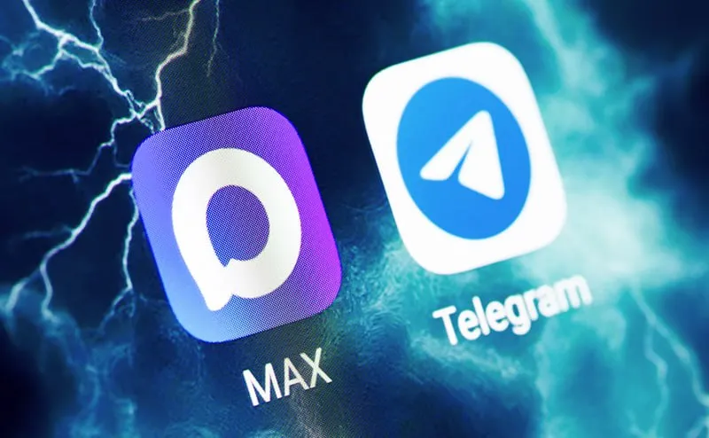 При замедлении Telegram в России трафик мессенджера в первом квартале заметно сократился В феврале входящий мобильный трафик на площадку снижался на 10 в марте уже на 18 тогда как в январе он вырос на 5 следует из данных Digital Budget У мессенджера Max до замедления Telegram в январе мобильный трафик сократился более чем на 20 тогда как с началом ограничений площадки в феврале он начал расти до 60 за март Объем десктопного входящего трафика на Telegram в марте также снизился на 22 При этом исходящий трафик мессенджера за тот же период вырос на 66 то есть пользователи активнее переходят из мессенджера на сторонние ресурсы что в том числе позволяет участникам рекламного рынка реализовывать промокампании пока есть такая возможность считают в Digital Budget В начале марта ФАС признала рекламу в Telegram и YouTube незаконной из за блокировок площадок Роскомнадзором Позднее служба отсрочила запрет до конца 2026 года По данным Mediascope в марте Telegram сохранил лидерство по аудитории в России месячный охват площадки составил 94 27 млн человек 76 5 населения среднесуточный 72 2 млн 58 6 Ранее Коммерсант писал что у россиян в качестве альтернативы Telegram вырос интерес к азиатским мессенджерам за март их аудитория в среднем увеличилась почти на 60 тогда как главной заменой заблокированному мессенджеру стал его отечественный форк Telega При этом как отмечают в Digital Budget у российских Telega и VK Мессенджера трафик в январе значительно сокращался периодом пикового роста же для площадок стал февраль это касается и корпоративного мессенджера Пачка По Яндекс Мессенджеру статистику в Digital Budget не привели