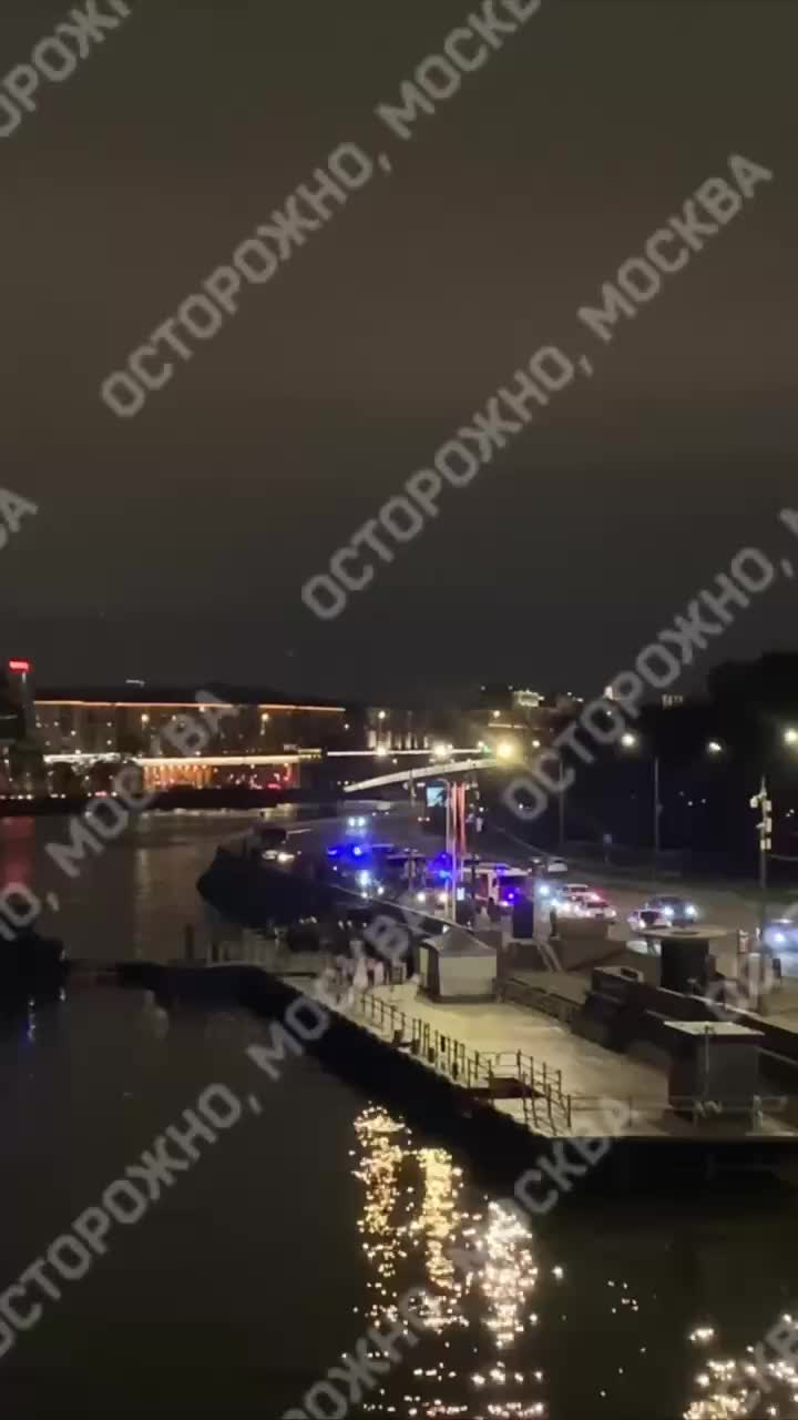 Пожар на речном электротрамвае Чечера в Москве: пассажиров эвакуировали