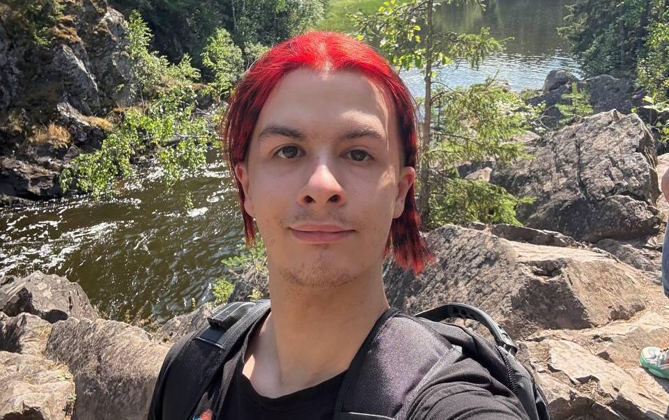 В Севастополе запретили концерт Ивана Золо Губернатор Севастополя Михаил Развожаев запретил проведение в городе концерта Ивана Золо Свое решение он пояснил нравственными аспектами и вопросами безопасности Время требует ответственности за то содержание которое мы пропускаем в массовое пространство написал он Концерт планировался на 14 февраля В том году он был отменен в Ялте из за сообщения о лже минировании Севкор теперь в MAX Читайте Севкор