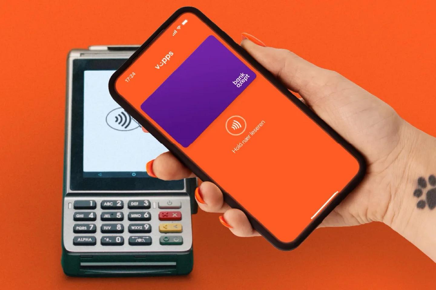 Швейцария начала расследование в отношении Apple из за отсутствия доступа к NFC в iPhone Чиновники должны выяснить могут ли другие разработчики платежных систем эффективно конкурировать с Apple Pay В августе 2024 года Apple открыла доступ к NFC на iPhone для разработчиков по всему миру Но чтобы воспользоваться чипом разработчикам необходимо заключить контракт с Apple и оплатить соответствующие сборы www iphones ru 1350630 новости iphonesru