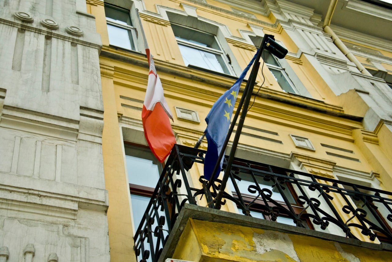 Россия закроет генконсульство Польши в Иркутске с 30 декабря 2025 года Это станет ответной мерой на прекращение работы российского консульства в Кракове Ранее по теме Россия может закрыть консульство Польши в Иркутске   Иркутск политический в МАХ   Подпишитесь на Иркутск политический