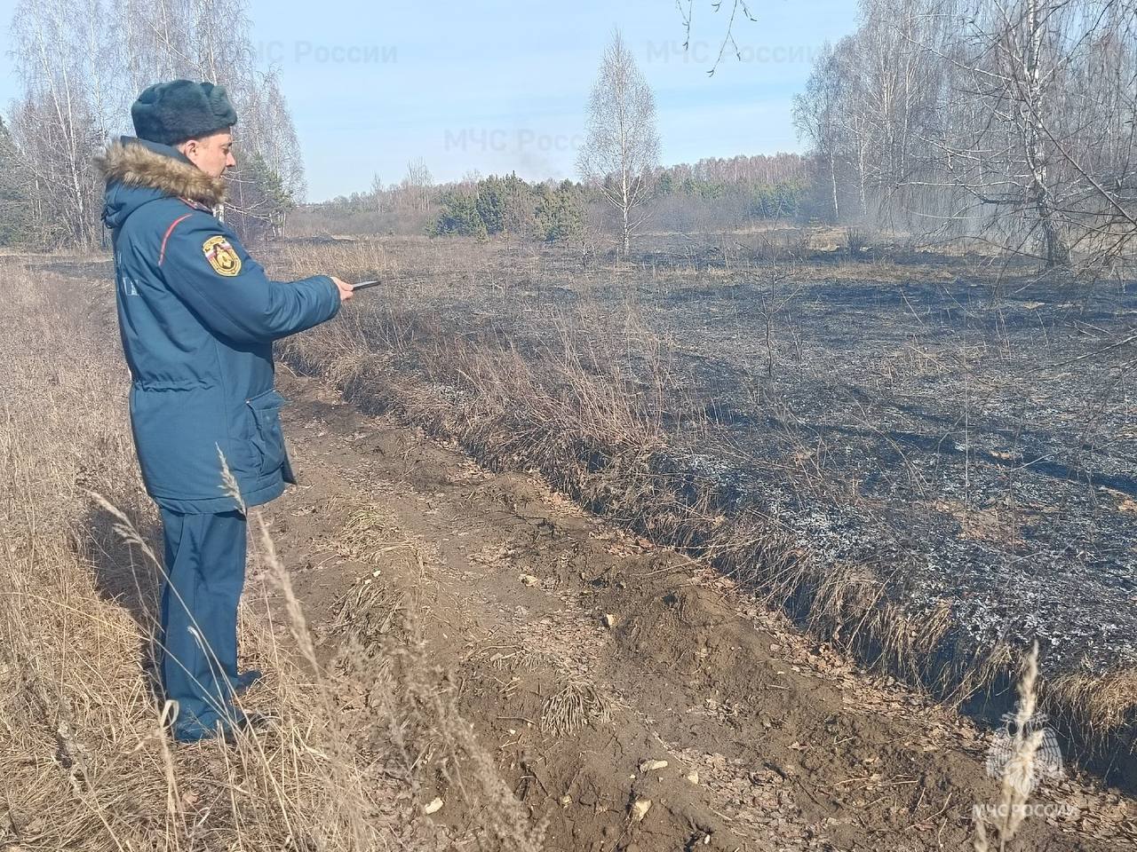 МЧС России напоминает: за нарушения требований пожарной безопасности предусмотрена административная ответственность в соответствии со ст. 20.4 Кодекса Российской Федерации об административных правонарушениях, предупреждение или штрафы:  - для граждан от 5 000 до 15000 рублей,  - для должностных лиц от 20000 до 30000 рублей,  - для юридических от 300 000 до 400 000 рублей,  - для лиц осуществляющих предпринимательскую деятельность без образования юридического лица от 40 000 до 60 000 рублей.   Если в результате пожара собственникам имущества причинен крупный ущерб или причинен тяжкий вред здоровью или смерть человека, за указанные деяния предусмотрена уголовная ответственность.