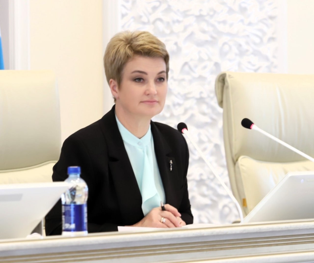 В Архангельской области дополнены меры поддержки многодетных семей Многодетные семьи, где воспитываются дети с инвалидностью 1-й и 2-й групп, до достижения детьми 23 лет – даже если ребёнок не обучается – сохранят меры социальной поддержки. Соответствующие изменения внесены в отдельные областные законы сегодня на сессии Архангельского областного Собрания.
