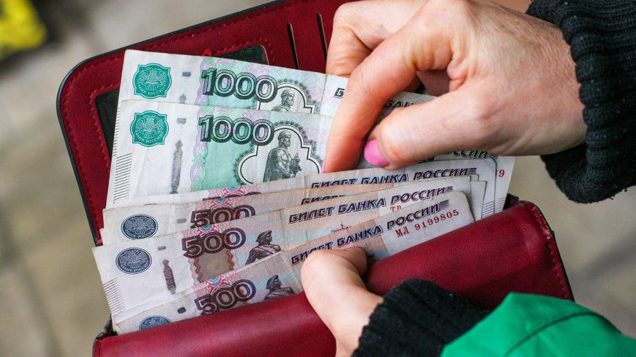 Реальные зарплаты вырастут всего на 2 7 в 2026 году В следующем году номинальная зарплата увеличится на 8 4 тогда как реальная с поправкой на инфляцию лишь на 2 7 следует из опроса аналитиков проведенного ЦБ Известия ознакомились с результатами   www infoorel ru news realnye zarplaty vyrastut vsego na 27 v 2026 godu html