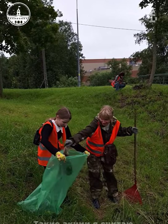 В Колпинском районе прошла экологическая акция «Вода России» 10 июля в Колпинском районе состоялась экологическая акция «Вода России» на берегу реки Ижоры в сквере на Раумской улице. Больше интересного в приложении "Колпино Сити" AppStore: GooglePlay: