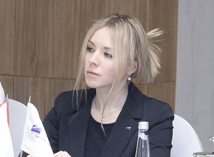 Губернатор Хабаровского края Дмитрий Демешин своим приказом назначил на должность руководителя министерства туризма вице председателя новосибирского отделения ОПОРЫ РОССИИ руководителя комитета по промышленности Марину Ярцеву По данным сайта ОПОРЫ РОССИИ Марина Ярцева является учредителем компании в сфере обрабатывающего производства На портале Rusprofile зафиксировано что новоиспеченный министр туризма Хабаровского края была учредителем ООО Бизнес Университет Алмарз консультирование по коммерческой деятельности и управлению с 25 марта 2025 года по 29 октября 2025 года а также учредителем ООО Автовокзал Северный с 30 декабря 2020 года по 28 декабря 2022 года Кроме того она регистрировалась как индивидуальный предприниматель в 2007 году но на текущий момент деятельность в этом статусе прекращена Подробнее по ссылке