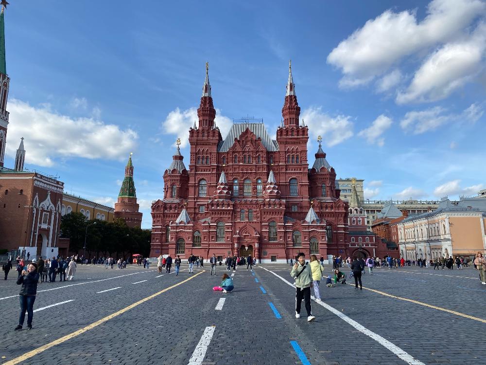 Да! ВЦИОМ: Рейтинг доверия президенту Путину — почти 80 процентов   ВЦИОМ представил рейтинги доверия политикам, оценки деятельности государственных институтов, отношения к партиям.  Согласно исследованию, показатель одобрения деятельности президента с 21 по 27 июля 2025 года составил 74,7%  +0,3 п. п. за неделю .  Уровни положительной оценки работы премьер-министра и правительства России за последнюю неделю составили 51,2%  +0,8 п. п. за неделю  и 49,5%  -0,4 п. п. за неделю  соответственно.  На прямой вопрос о доверии Владимиру Путину положительно ответили 78,4% респондентов  +0,5 п. п. за неделю , Михаилу Мишустину — 59,7%  +0,0 п. п. за неделю , Геннадию Зюганову — 35,2%  +3,6 п. п. за неделю , Сергею Миронову — 31,2% опрошенных  +2,0 п. п. за неделю , Леониду Слуцкому — 22,0%  +0,0 п. п. за неделю , Алексею Нечаеву — 9,6%  -0,4 п. п. за неделю .  Уровень поддержки партии «Единая Россия» составил 33,7%  +0,6 п. п. за неделю , ЛДПР — 10,3%  -0,6 п. п. за неделю , КПРФ — 9,5%  -0,1 п. п. за неделю , «Новые люди» — 7,5%  +0,4 п. п. за неделю  и «Справедливая Россия — Патриоты — За правду» — 4,0%  -0,1 п. п. за неделю .