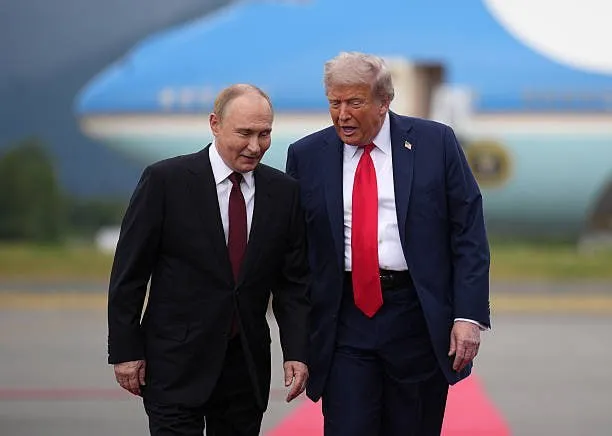 Встреча Путина и Трампа осенью на саммите АТЭС в Китае возможна сообщил пресс секретарь президента РФ Песков Теоретически да Теоретически там возможна встреча со всеми участниками этого саммита саммиты для этого и проводятся сказал Песков в интервью Известиям