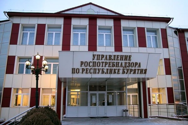 В кафе Ая Ганга в селе Хоринск нашли грубые нарушения санитарно эпидемиологических требований Об этом сообщает Роспотребнадзор республики Так например продукцию и продовольственное сырье в заведении принимали без необходимых документов Были проблемы с содержанием производственных помещений и уборочного инвентаря Не обошлось и без нарушений дезинфекционного режима Было возбуждено дело об административном правонарушении Хоринский райсуд решил приостановить деятельность кафе на 90 суток бурятия bur24