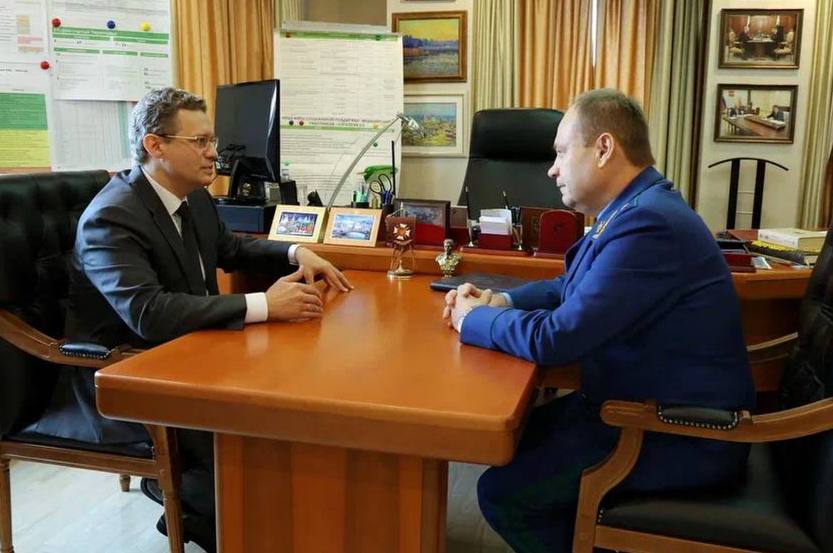 Провёл рабочую встречу с прокурором Вологодской области Андреем Михайловичем Тимошичевым.  Обсудили вопросы взаимодействия областного Правительства с прокуратурой региона. Работаем совместно для эффективного решения задач, поставленных федеральным центром.