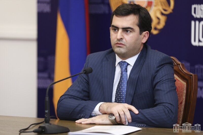 Вице спикер Национального Собрания Армении Акоп Аршакян принял участие в мероприятии Армения Инженерная неделя 2025 и выступил с приветственной речью сообщает Арменпресс Важно отметить что эта плодородная почва на которой произрастает каждое семя обусловлена присутствуюшими здесь людьми В этом контексте также хочу приветствовать посетивших Ереван всех наших партнёров компании и представителей диаспоры и сказать им посеянные вами семена действительно находятся в надёжных руках Среда в которой вы хотите развернуть свою деятельность учиться работать заниматься наукой инженерным делом действительно может принести плоды отметил вице спикер парламента