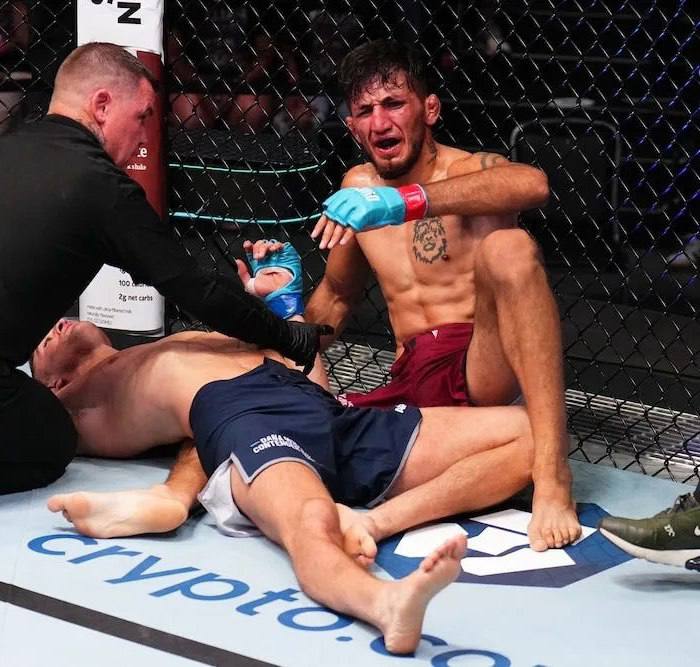 К новостям спорта. Афганский боец UFC Ахмад Хасанзада был арестован в США за сексуальное насилие над несовершеннолетней. Хасанзада сделал это в состоянии алкогольного опьянения, забравшись в чужой дом попав на камеры, которые там в каждом доме на каждом шагу, что демонстрирует не только животные нравы, но отрицательный IQ. 26 апреля у него должен был быть первый бой в UFC, но во время подголовники он нажрался и пошёл насиловать ребёнка. Т.е всё как и говорил мунафик-сахават Мовсар Евлоев: Русские пьют как сумасшедшие! Никто не пьет так, как русские. А мы — мусульмане. Наша вера не позволяет пить, курить, проводить время с девушками. Подписаться