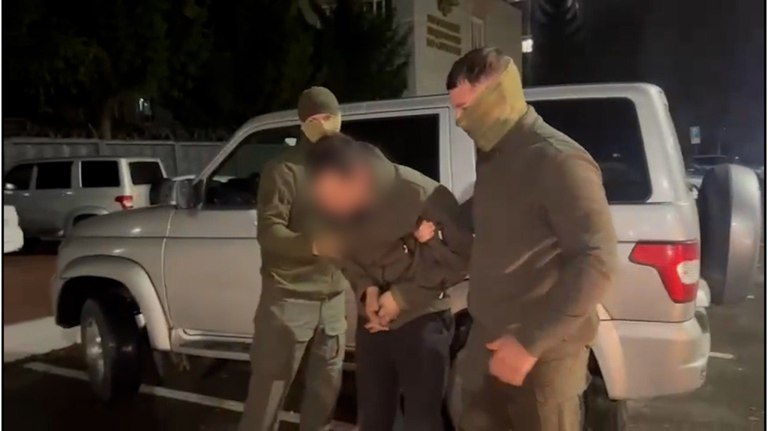 В Брянске магазинный грабитель избил пытавшегося его задержать полицейского   guberniya tv proisshestviya 319967 Участкового госпитализировали злоумышленника позже задержали его коллеги ƃℾ подписаться прислать новость