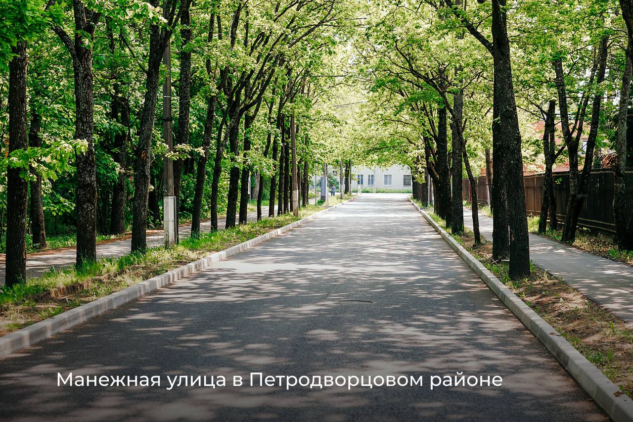 Завершили ремонт трёх городских улиц: Яблочкова, Манежной в Ломоносове и Владимирского проспекта. В этом году в программу ремонта дорог включено порядка 90 адресов – чтобы движение по Петербургу стало комфортнее для водителей и пешеходов.