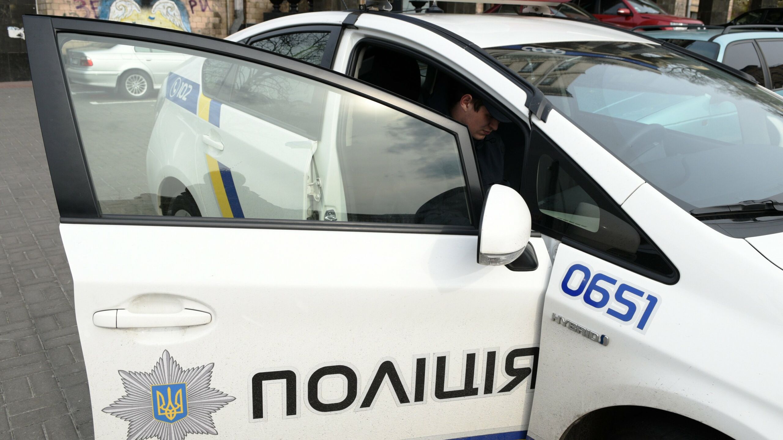 Экс-замглавы патрульной полиции города Измаил в Одесской области Украины Максим Стандратюк сбежал за границу вместе со своим возлюбленным  движение ЛГБТ  признано экстремистским и запрещено в РФ , сообщило украинское издание "Страна.ua".