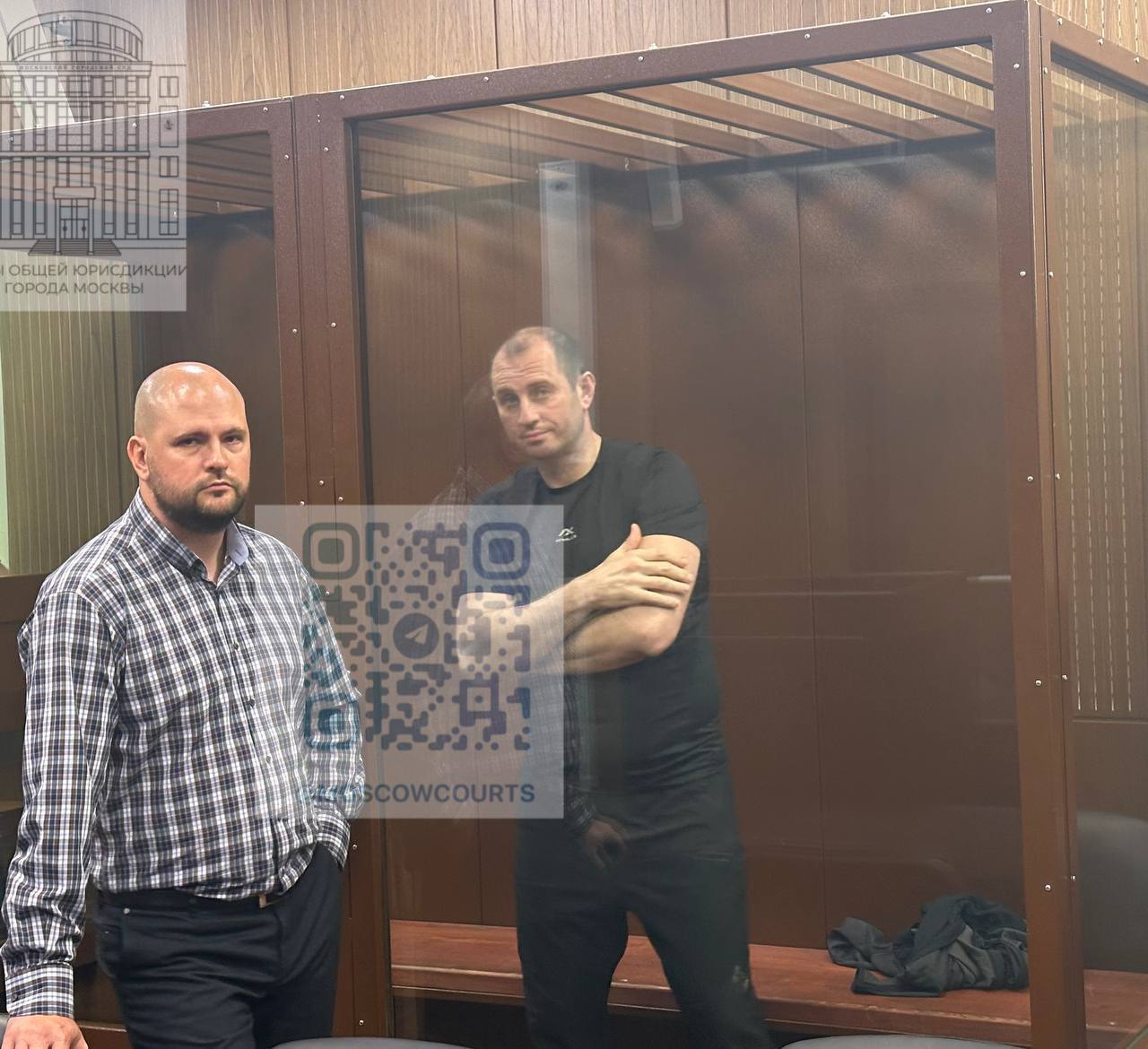 Экс-замгубернатора Тамбовской области еще три месяца проведет в СИЗО по делу о взятке от главы «Русагро» Мещанский районный суд Москвы принял решение о продлении ареста для Сергея Иванова, бывшего заместителя губернатора Тамбовской области, обвиняемого в получении взятки в особо крупном размере. Суд удовлетворил ходатайство следователя о продлении меры пресечения на три месяца. Защита Иванова просила изменить меру пресечения на более мягкую, такую как домашний арест или запрет определенных действий, однако суд отказал в этом ходатайстве. Написано журналистом: Ему вменяют получение крупной взятки ч. 6 ст. 290 УК РФ. Предположительно, взяткодателем выступал основатель «Русагро» Вадим Мошкович. Сергей Иванов работал замглавы Тамбовской области с сентября 2015 по март 2020 года. Он курировал агропромышленный комплекс. У «Русагро» есть активы в регионе, в частности мясокомбинат «Тамбовский бекон». Иванов уже попадал под уголовное преследование, ему вменяли попытку хищения активов «Рассказовского рынка», но суд его оправдал в 2022 году. Подписывайся на «Площадь»