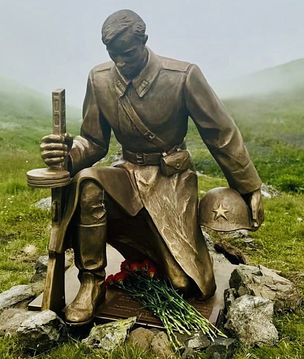 Памятник Воинам, отдавшим жизни за свободу Родины, установили в честь 80-летия Победы на перевале Аишха в Сочи. Наши воины встретили фашистов и сделали все чтобы враг не прошел!