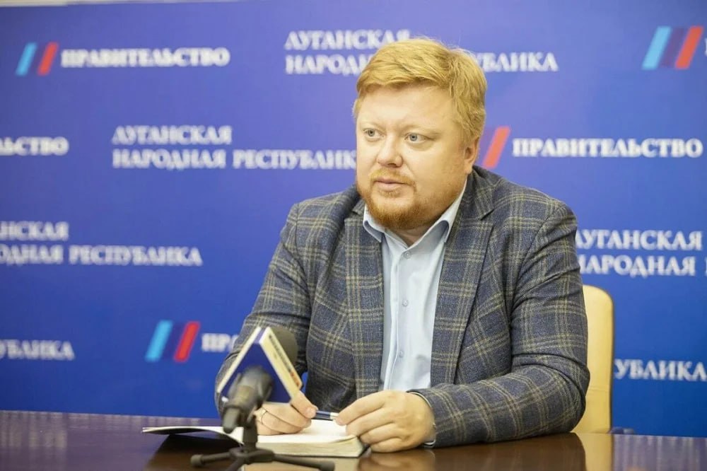 С 1 сентября школы Северодонецка вернутся к очной форме обучения Об этом сообщил министр образования региона Иван Кусов Как подчеркнул глава ведомства, если ситуация с безопасностью в городе не ухудшится, родителям предоставят возможность выбирать очную или заочную форму обучения для своих детей. Для школьников будет организован образовательный процесс по всем российским стандартам Вести. Луганск Подписаться Прислать новость