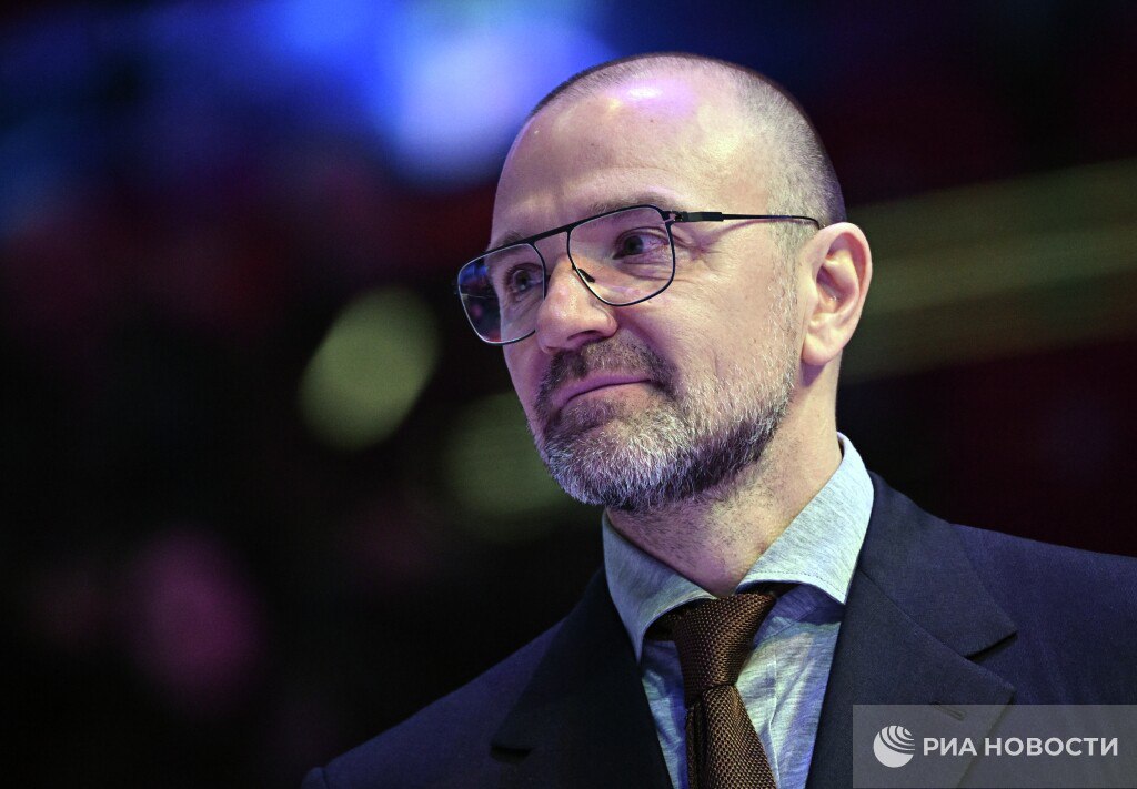 Сихарулидзе считает неправильным обращаться в CAS с иском к ISU о допуске россиян Президент Федерации фигурного катания на коньках России считает что санкции с российских фигуристов могут отменить в ближайшее время У нас сложились доверительные по настоящему партнерские отношения с ISU Президента Международного союза конькобежцев Ким Чжэ Еля очень тревожит ситуация при которой в соревнованиях по фигурному катанию не принимают участия все сильнейшие спортсмены Есть основания предполагать что в ближайшее время санкции с российских фигуристов снимут и не только юниоры но и взрослые смогут соревноваться с флагом и гимном сказал Сихарулидзе РИА Новости Подписывайтесь на РИА Новости Спорт в MAX