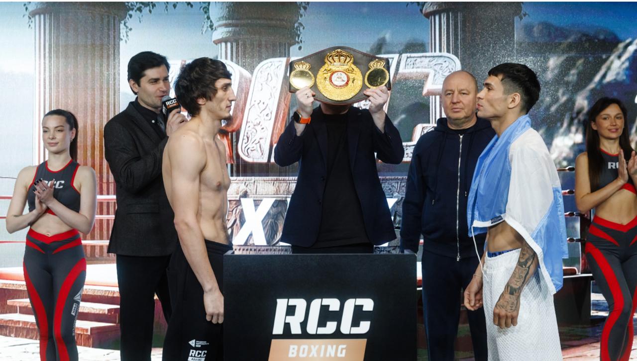 Российский боксёр Заур Абдуллаев и аргентинец Альберто Ролдан успешно прошли процедуру взвешивания перед очным боем за пояс WBA Gold в первом полусреднем весе Вес Абдуллаева составил 63 4 кг а Ролдана 63 5 кг В прямом эфире турнир RCC Boxing Promotions в субботу покажет телеканал Матч Страна начало трансляции в 14 55 мск   Отдай свой голос боксу