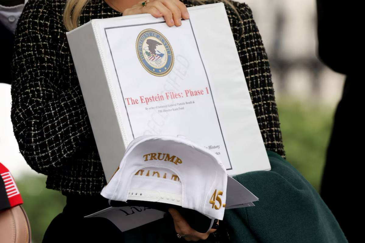 Имя Трампа в «файлах Эпштейна»: Белый дом не отрицает Представитель Белого дома заявил Reuters, что администрация не отрицает наличие имени Дональда Трампа в материалах по делу Джеффри Эпштейна. Комментарий дан после публикации Wall Street Journal, где утверждается, что Трампу сообщили о его фигурации в этих документах. Ранее официальные лица называли это «фейком», но теперь в Белом доме подчёркивают, что не могут подтвердить или опровергнуть соответствующую информацию. Источник: Reuters.