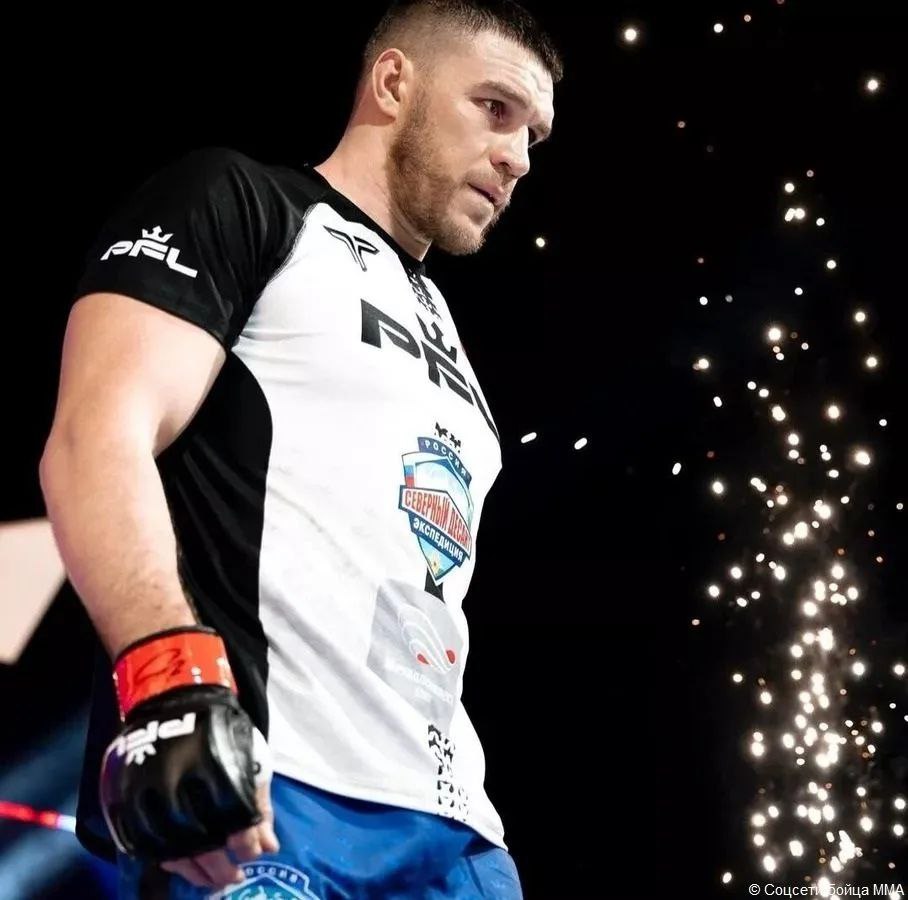 Вадим Немков победил бразильца Ренана Феррейру и завоевал титул Профессиональной бойцовской лиги в тяжелом весе Турнир прошел во французском Лионе Россиянин победил удушающим приемом в первом раунде Немкову 33 года теперь на его счету 19 побед и два поражения он является бывшим чемпионом Bellator в полутяжелом весе У 36 летнего Феррейры 13 побед и пять поражений Подписывайтесь на РИА Новости Спорт в МАХ